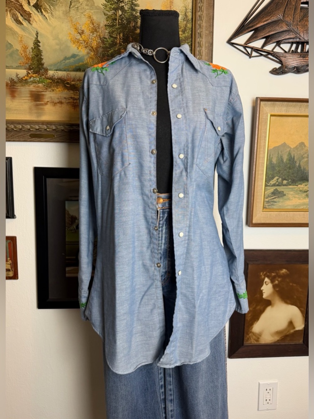 Vintage 1970s Hand Embroidered Chambray Botton Down Shirt Wrangler - Picture 3 of 14